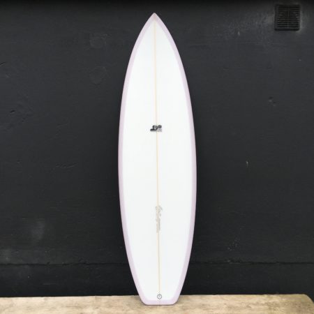 A photo of a thruster shortboard surfboard by ziran